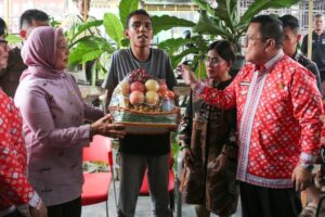 Walikota Bersama Istrinya Kunjungi Warga Disabilitas Yang Jadi Korban Pengeroyokan