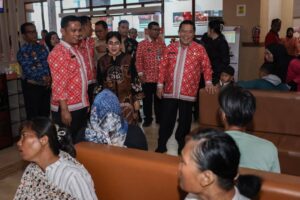 Wesly Silalahi dan Ny Liswati Tinjau MPP di Ramayana dan Berkeliling Gerai
