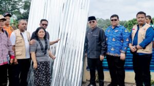 Bupati dan Sekda Simalungun Tinjau Warganya Yang Terkena Bencana Kebakaran di Dolok Panribuan