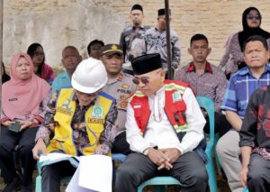 H. Anton Achmad Saragih Letakan Baru Pertama Pembangunan Masjid Ilham Sigundaba di Pematang Raya