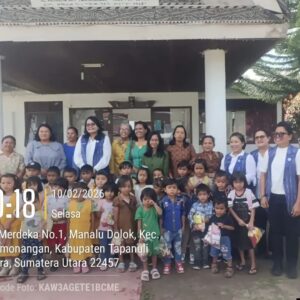 Istri Bupati Tapanuli Utara Kunjungi Masyarakat Terdampak Bencana di Parmonangan