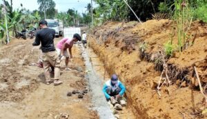 Satgas TMMD Ke-127 Kodim 0207/Simalungun Kebut Pengerjaan Drainase Bersama Masyarakat