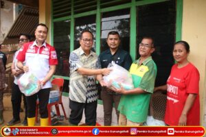 Wakil Wali Kota Gunungsitoli Tinjau dan Salurkan Bantuan Kepada Korban Longsor di Desa Onowaembo