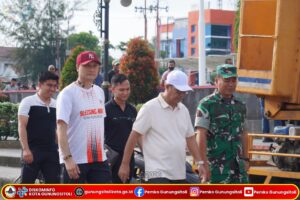 Gotong Royong Lintas Instansi, Wakil Wali Kota Pimpin Kerja Bakti dari Alun-alun Hingga Pelabuhan Angin