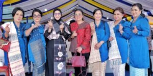 Hadiri Hari Jadi Ke-22 Kabupaten Samosir, Ny Darmawati Anton Achmad Saragih: Semoga Semakin Maju dan Sejahtera